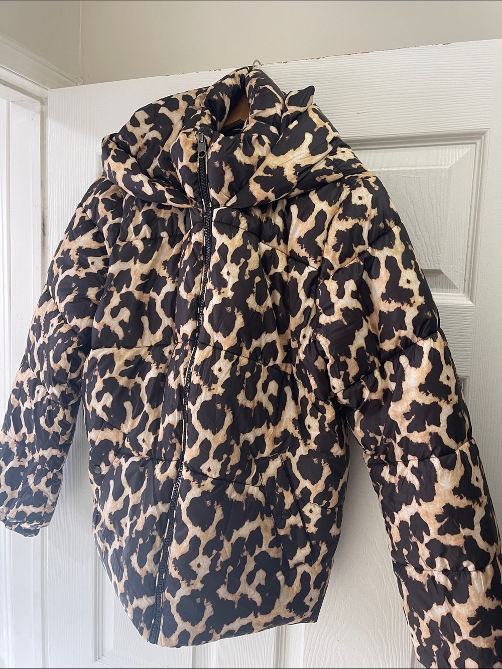 Vero Moda Leopard-Print Puffer Jacket - Black & Tan